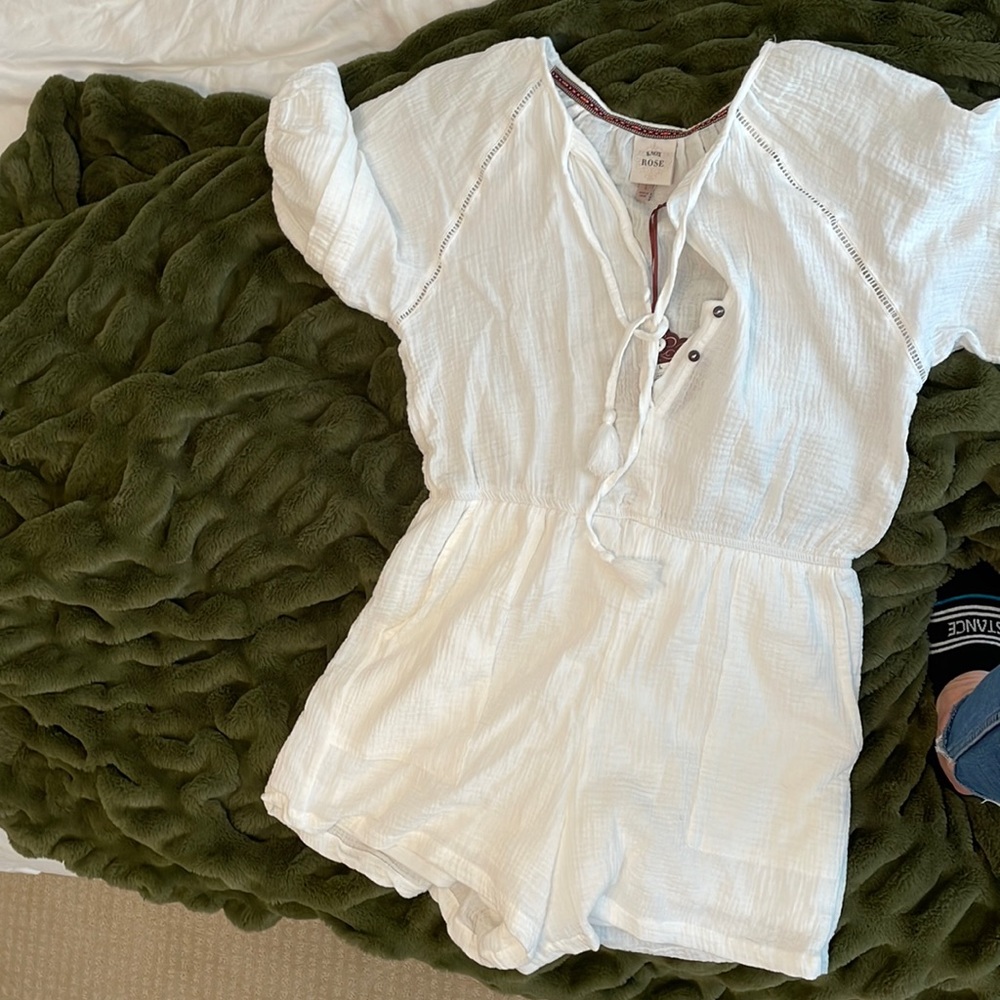 White jumper